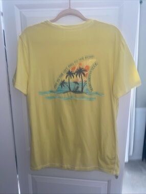 Margaritaville‎ Men’s Small Tee T- Shirt Yellow Graphic Cotton